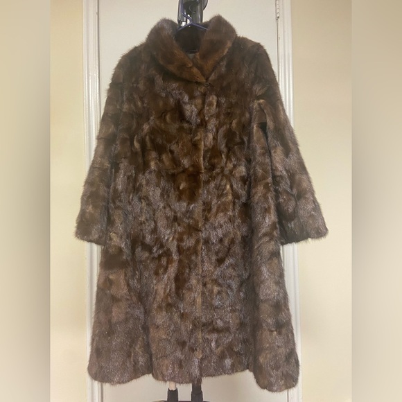 A beautiful genuine mink fur coat. Made in Germany. - Picture 3 of 4